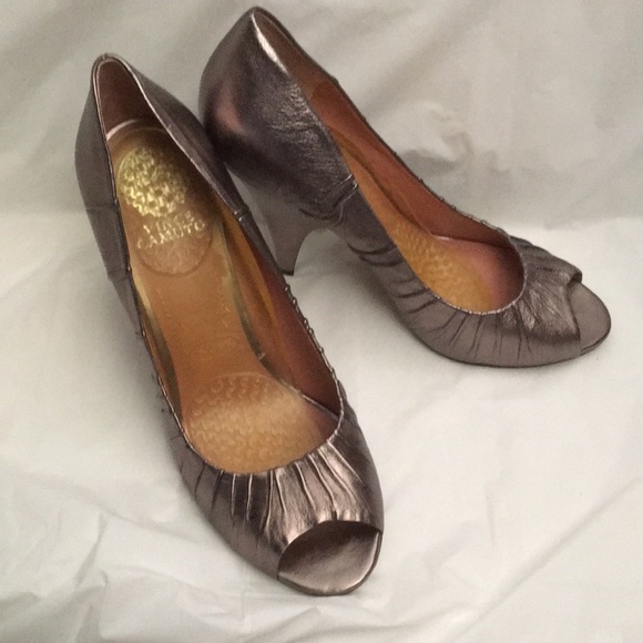 Ladies’ Vince Camuto Peep-toe Steel VC-ARA Pumps (9-1/2B) - Picture 4 of 15